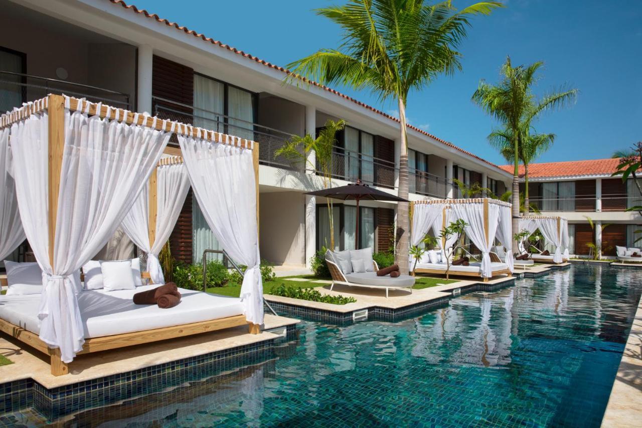 Resort Dreams Flora &