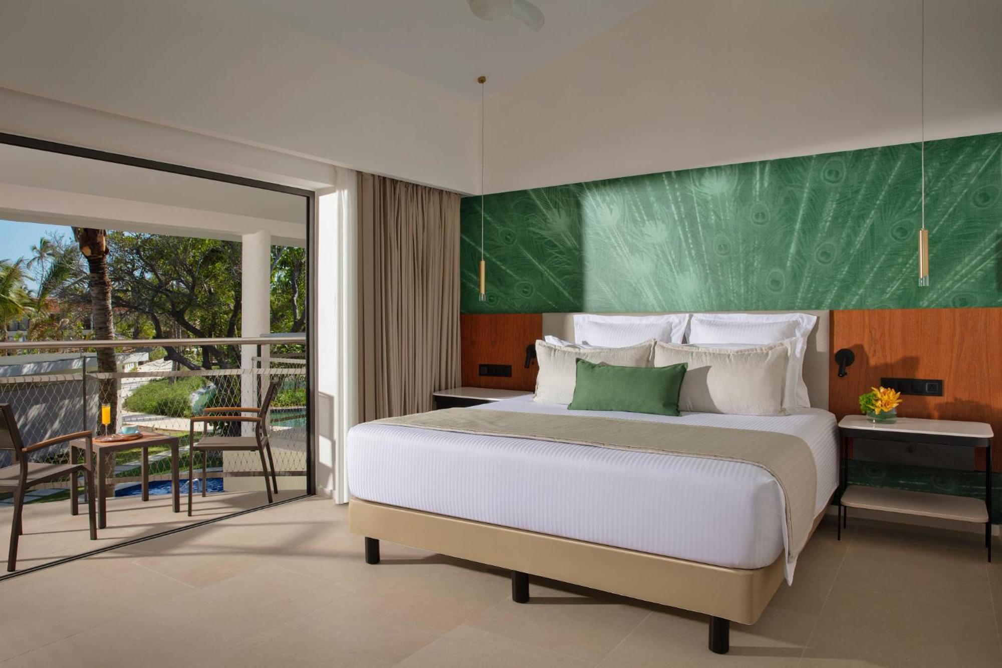 Resort Dreams Flora &
